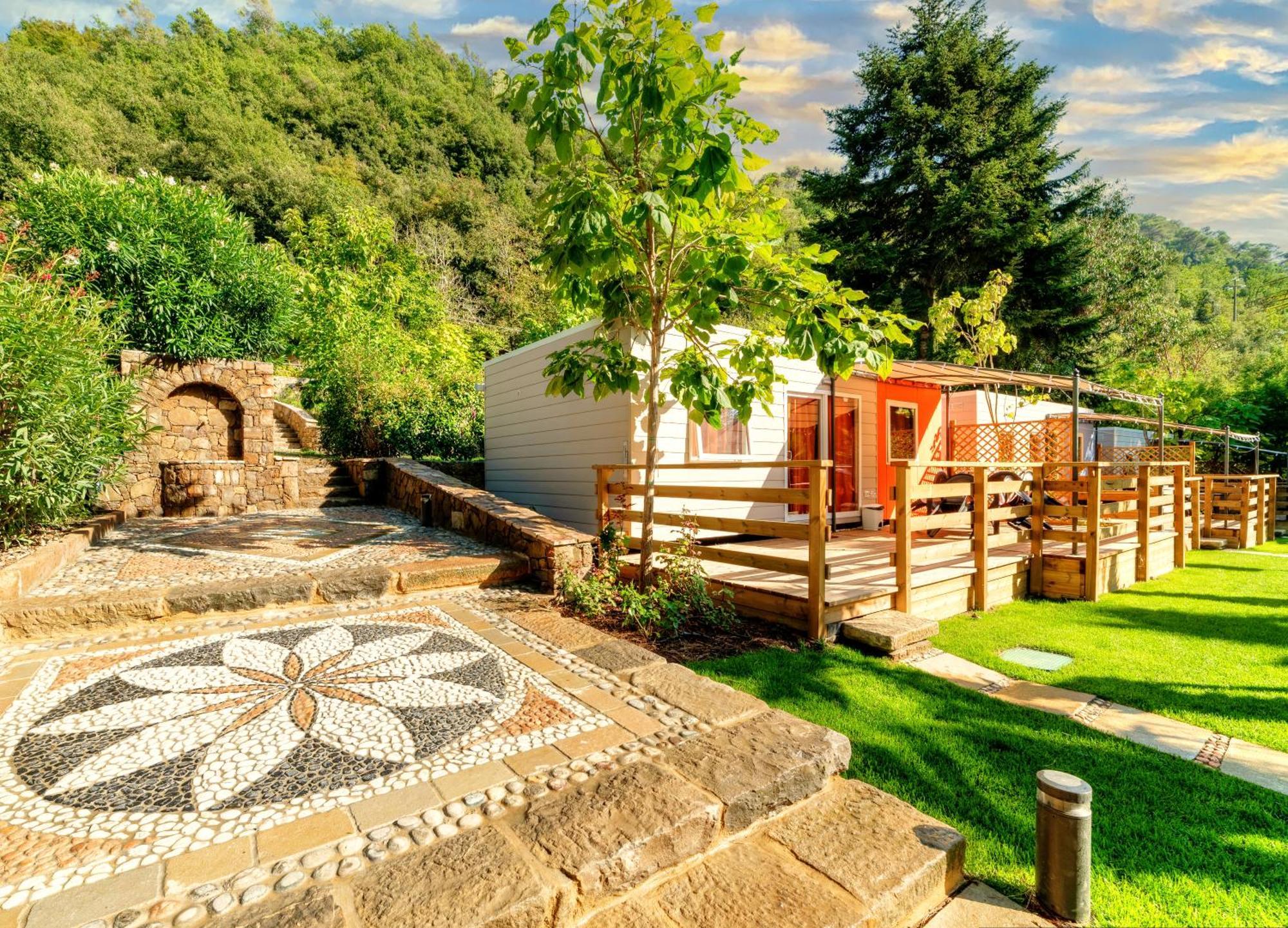 Delle Rose Camping & Glamping Village Isolabona Eksteriør billede